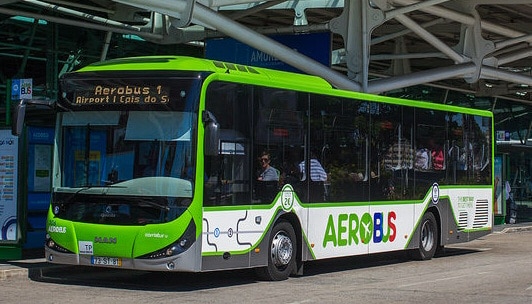 ligne aérobus de l'aéroport de lisbonne vers le centre ville