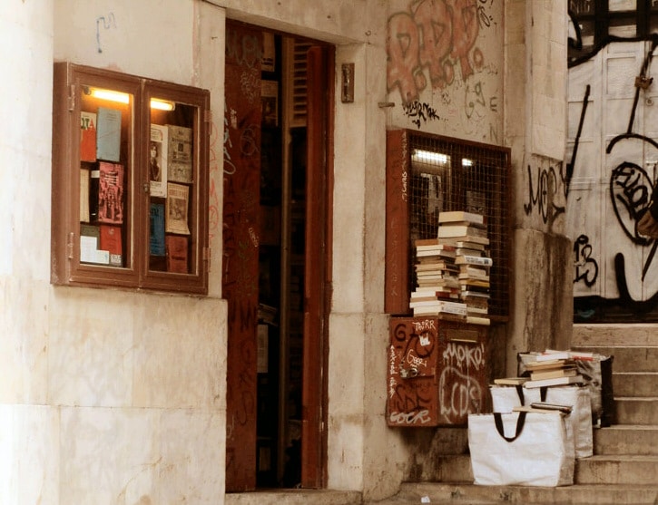 la plus petit librairie dans la mouraria